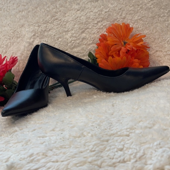 g21 brand two inch black pointed toe pumps - Picture 2 of 2